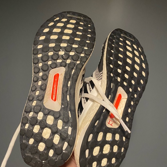 Adidas Ultraboost 4.0 Oreo Size 10 - Picture 4 of 5